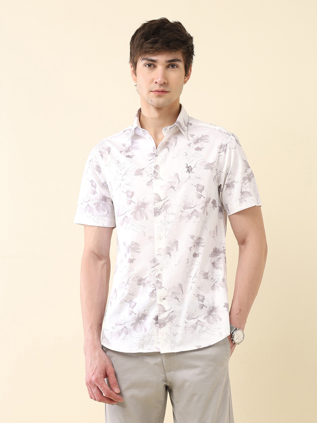U.S. Polo Assn. Men Classic Slim Fit Spread Collar Floral Printed Cotton Casual Shirt, White
U.S. Polo Assn. Men Classic Slim Fit Spread Collar Floral Printed Cotton Casual Shirt, White