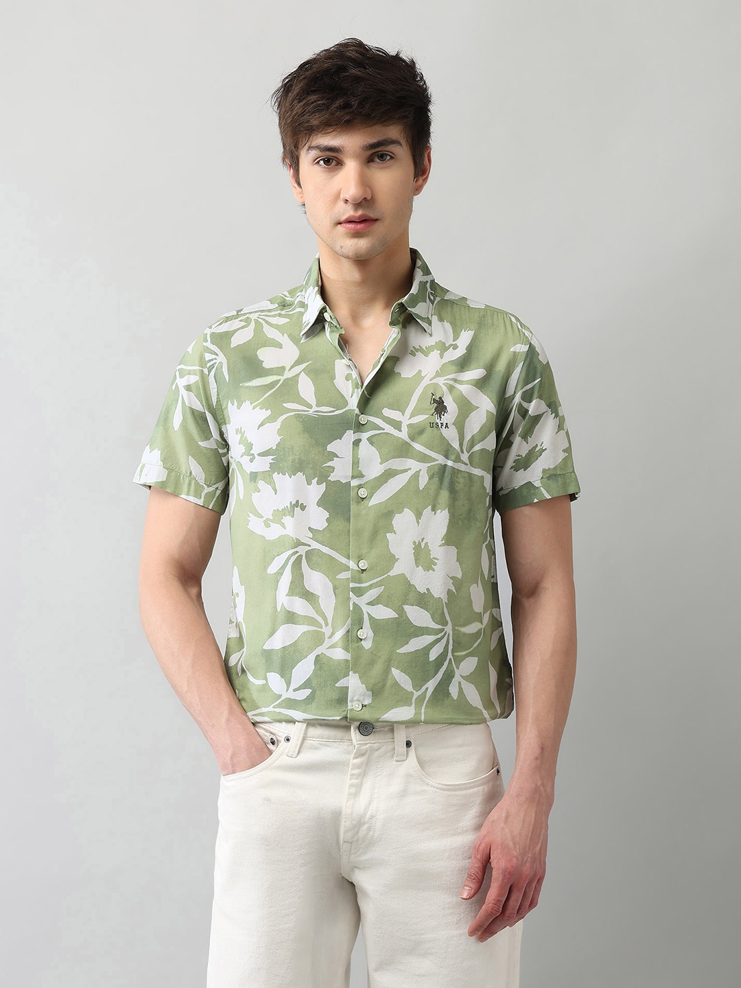 U.S. Polo Assn. Denim Co. Men Classic Fit Spread Collar Floral Printed Cotton Casual Shirt, Green
U.S. Polo Assn. Denim Co. Men Classic Fit Spread Collar Floral Printed Cotton Casual Shirt, Green