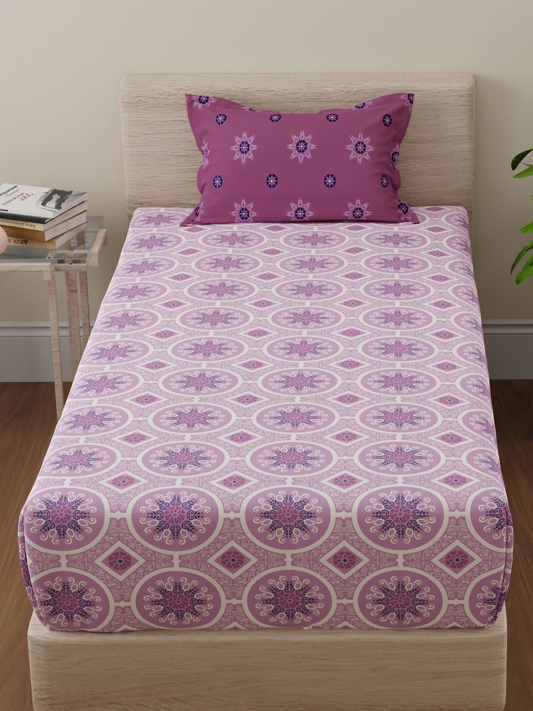 Huesland Pink & White Ethnic Motifs 144 TC Cotton Single Bedsheet Set 2.23 m x 1.397 m
Huesland Pink & White Ethnic Motifs 144 TC Cotton Single Bedsheet Set 2.23 m x 1.397 m