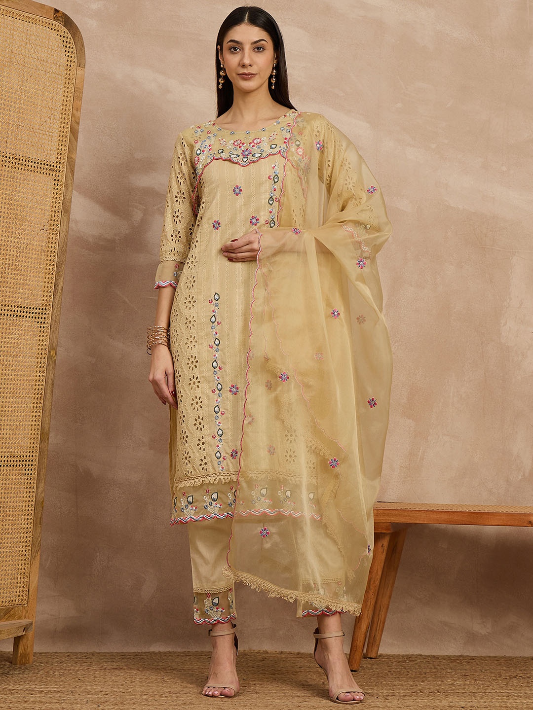all about you Floral Embroidered Round Neck Pure Cotton Kurta With Trousers And Dupatta, Beige
all about you Floral Embroidered Round Neck Pure Cotton Kurta With Trousers And Dupatta, Beige