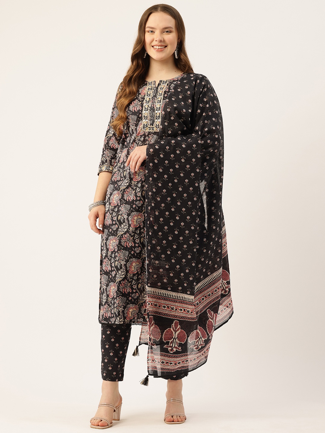 FERANOID Floral Printed Thread Work Pure Cotton Kurta with Trousers & With Dupatta, Black
FERANOID Floral Printed Thread Work Pure Cotton Kurta with Trousers & With Dupatta, Black