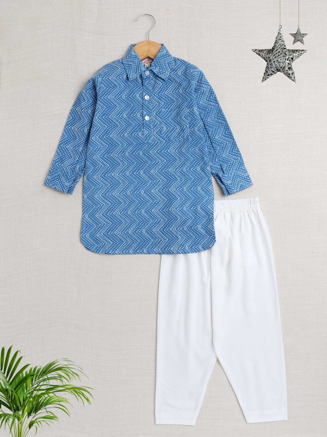 The Magic Wand Boys Chevron Printed Shirt Collar Pure Cotton Straight Kurta With Pyjamas, Blue
The Magic Wand Boys Chevron Printed Shirt Collar Pure Cotton Straight Kurta With Pyjamas, Blue