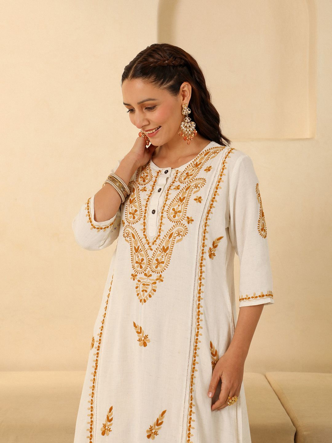 House of Chikankari Women Paisley Embroidered Chikankari Cotton Panelled Kurta, Off white
House of Chikankari Women Paisley Embroidered Chikankari Cotton Panelled Kurta, Off white