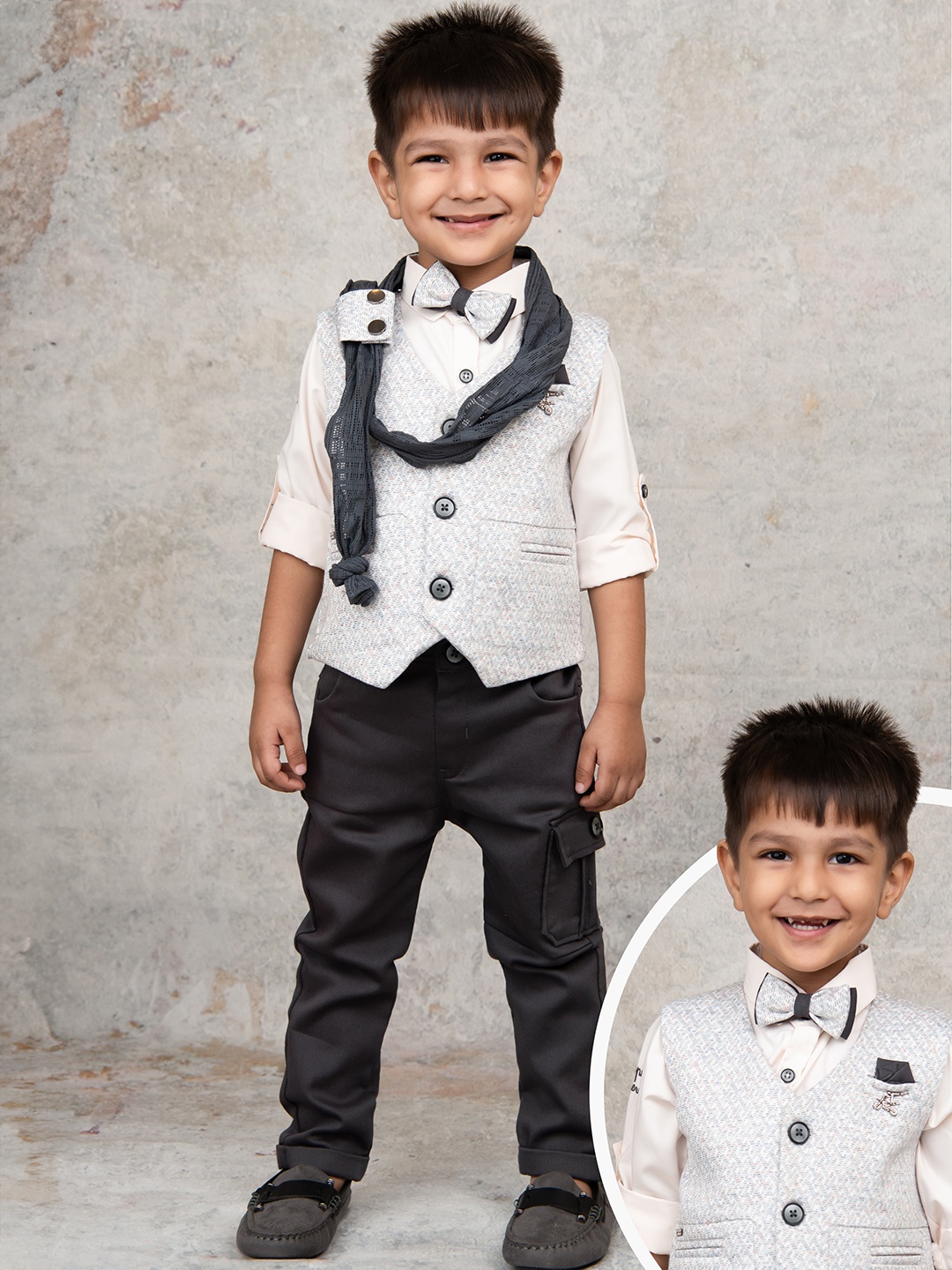 LITTLE COLLARS Boys Self Design Collarless Single-Breasted 5-Pieces Suits, Grey
LITTLE COLLARS Boys Self Design Collarless Single-Breasted 5-Pieces Suits, Grey