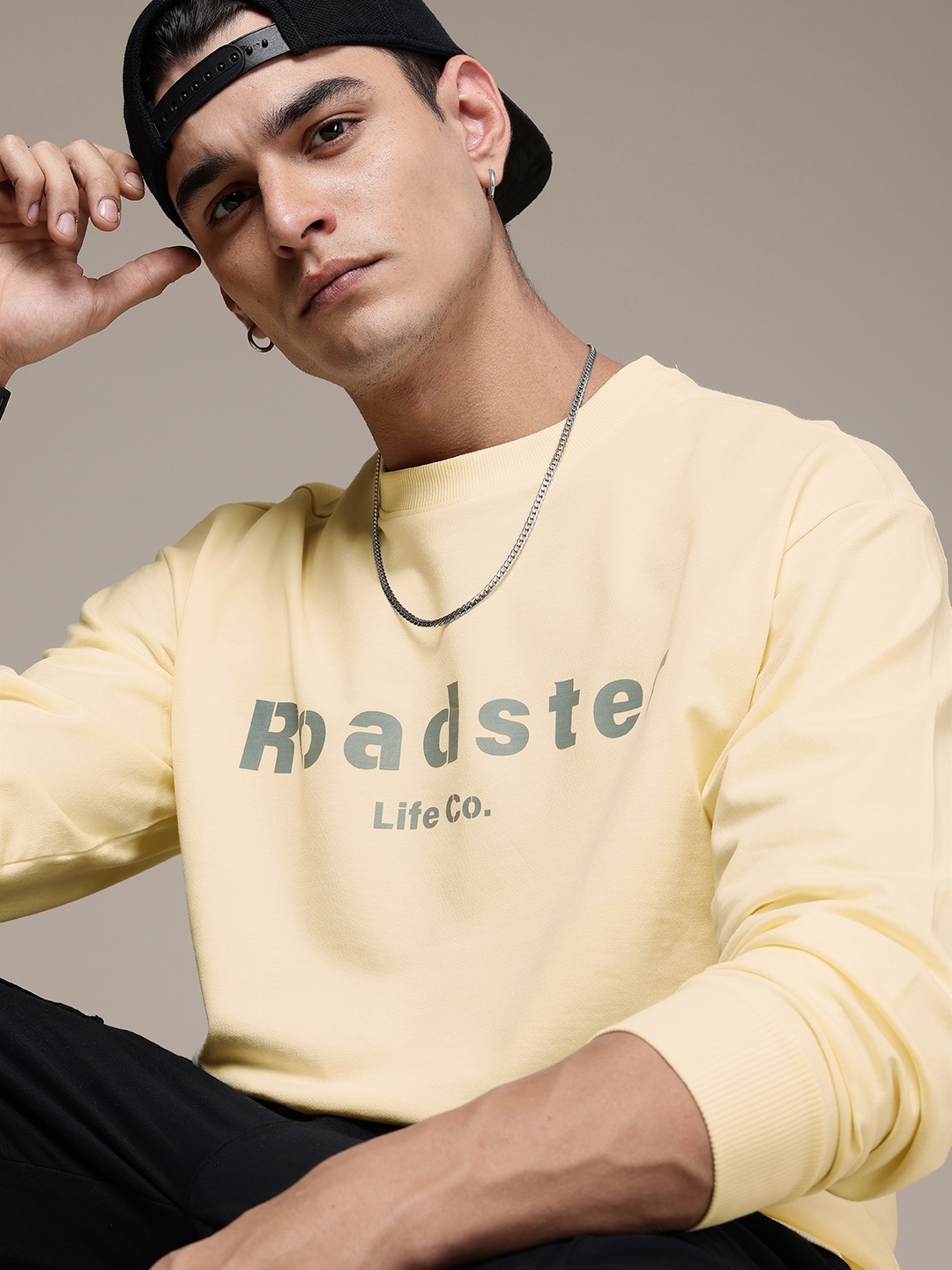 The Roadster Lifestyle Co. Solid Pure Cotton Sweatshirt with Brand Logo Detail, Cream
The Roadster Lifestyle Co. Solid Pure Cotton Sweatshirt with Brand Logo Detail, Cream