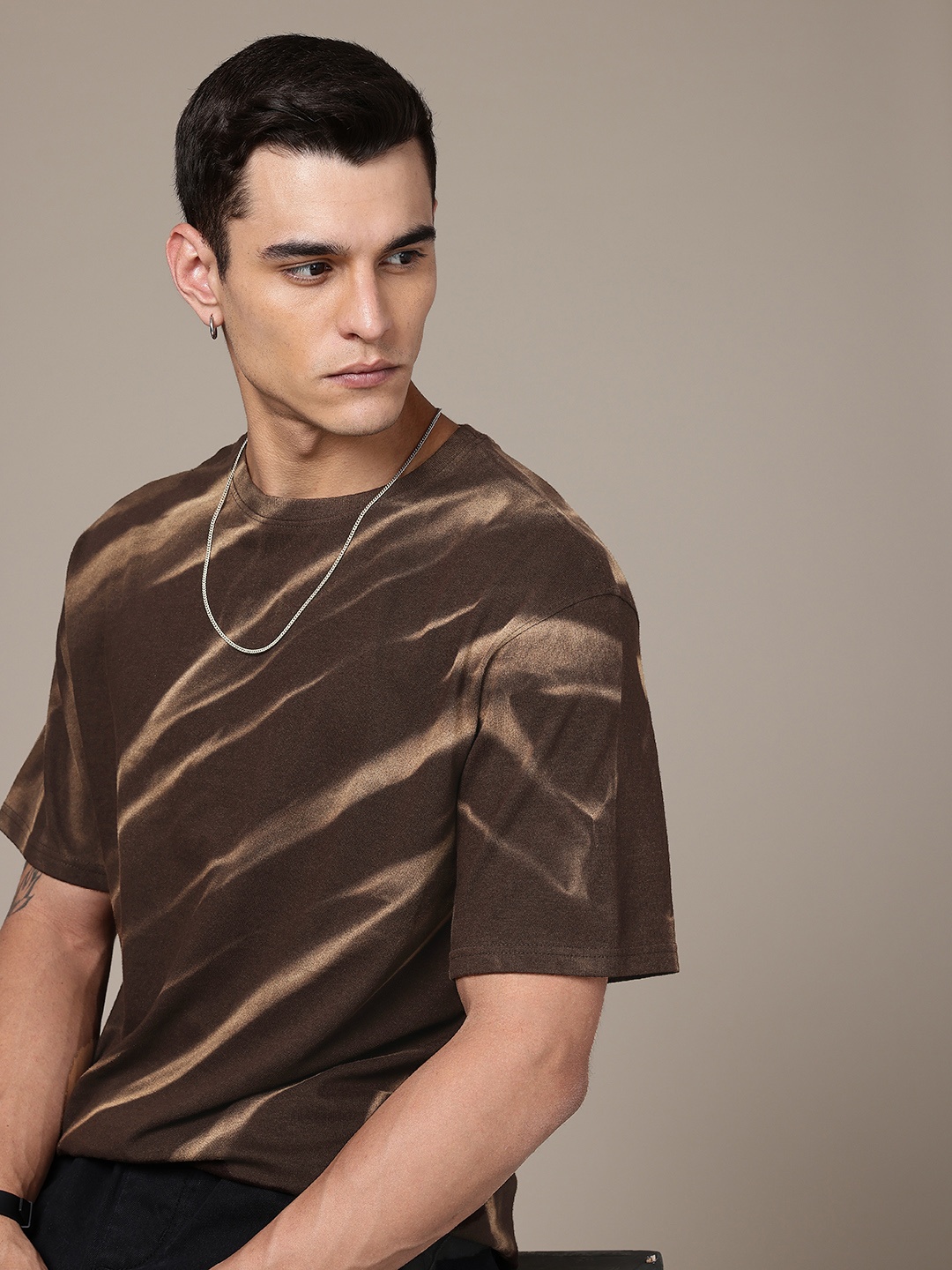 R.Code by The Roadster Life Co. Tie and Dye Printed Relaxed Fit T-shirt, Coffee brown
R.Code by The Roadster Life Co. Tie and Dye Printed Relaxed Fit T-shirt, Coffee brown