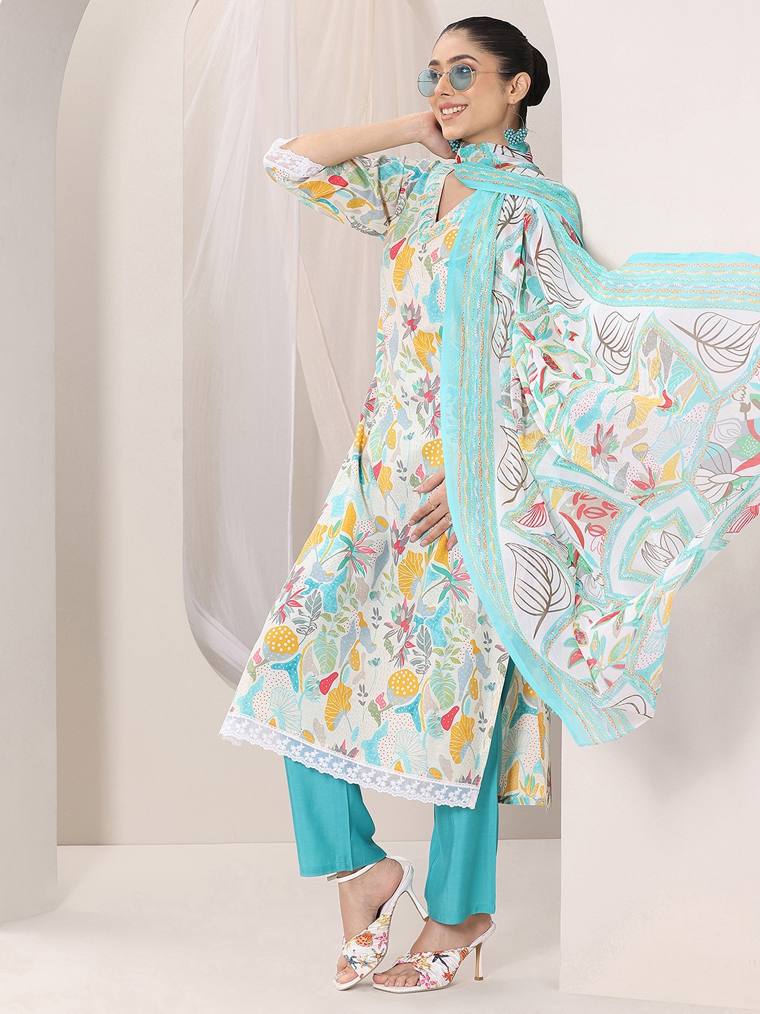 Libas White Floral Printed V-Neck Thread Work Straight Kurta With Trousers & Dupatta
Libas White Floral Printed V-Neck Thread Work Straight Kurta With Trousers & Dupatta
