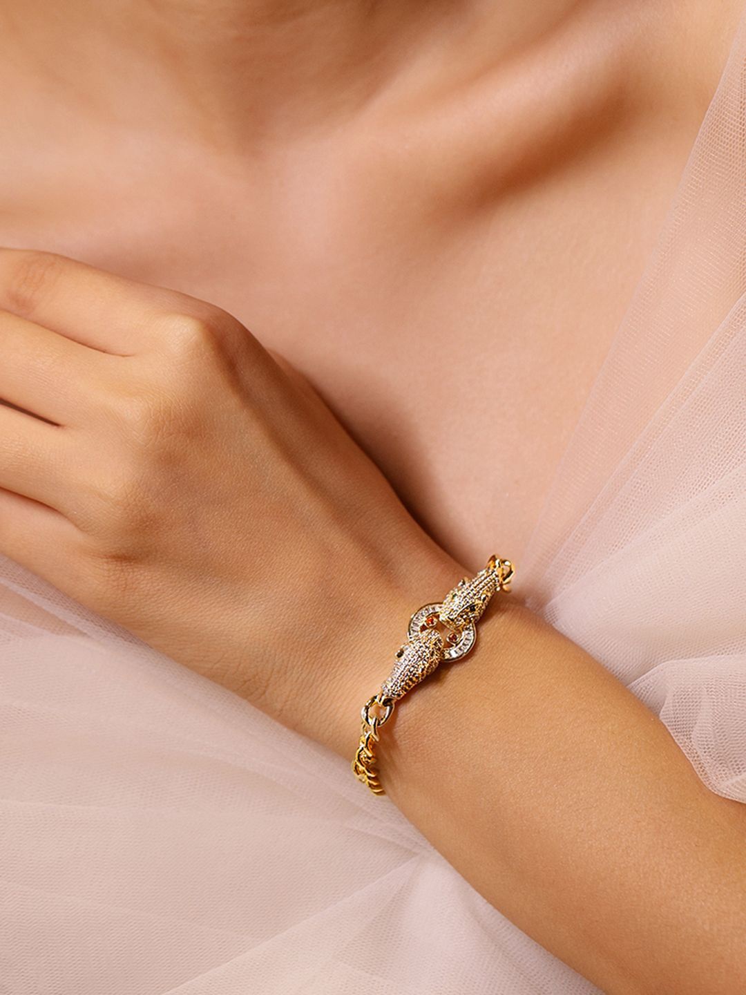 Rubans 18K Gold Plated Emerald & Cubic Zirconia Studded Dual Panther Cuban Chain Bracelet
Rubans 18K Gold Plated Emerald & Cubic Zirconia Studded Dual Panther Cuban Chain Bracelet