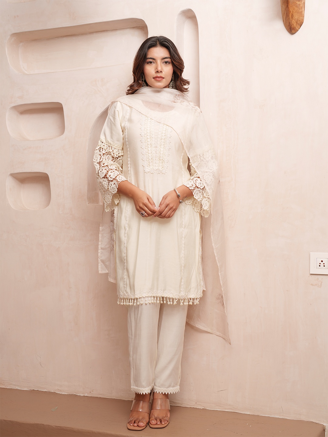 House of Pataudi Self Design Round Pakistani Style Kurta & Trouser With Dupatta, White
House of Pataudi Self Design Round Pakistani Style Kurta & Trouser With Dupatta, White