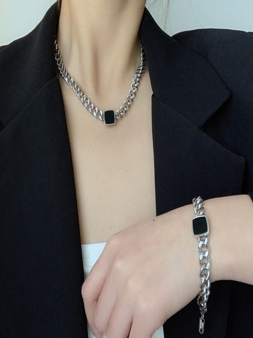 AQUASTREET 18k Silver-Plated Waterproof Anti-Tarnish Black Onyx Necklace and Bracelet Set
AQUASTREET 18k Silver-Plated Waterproof Anti-Tarnish Black Onyx Necklace and Bracelet Set