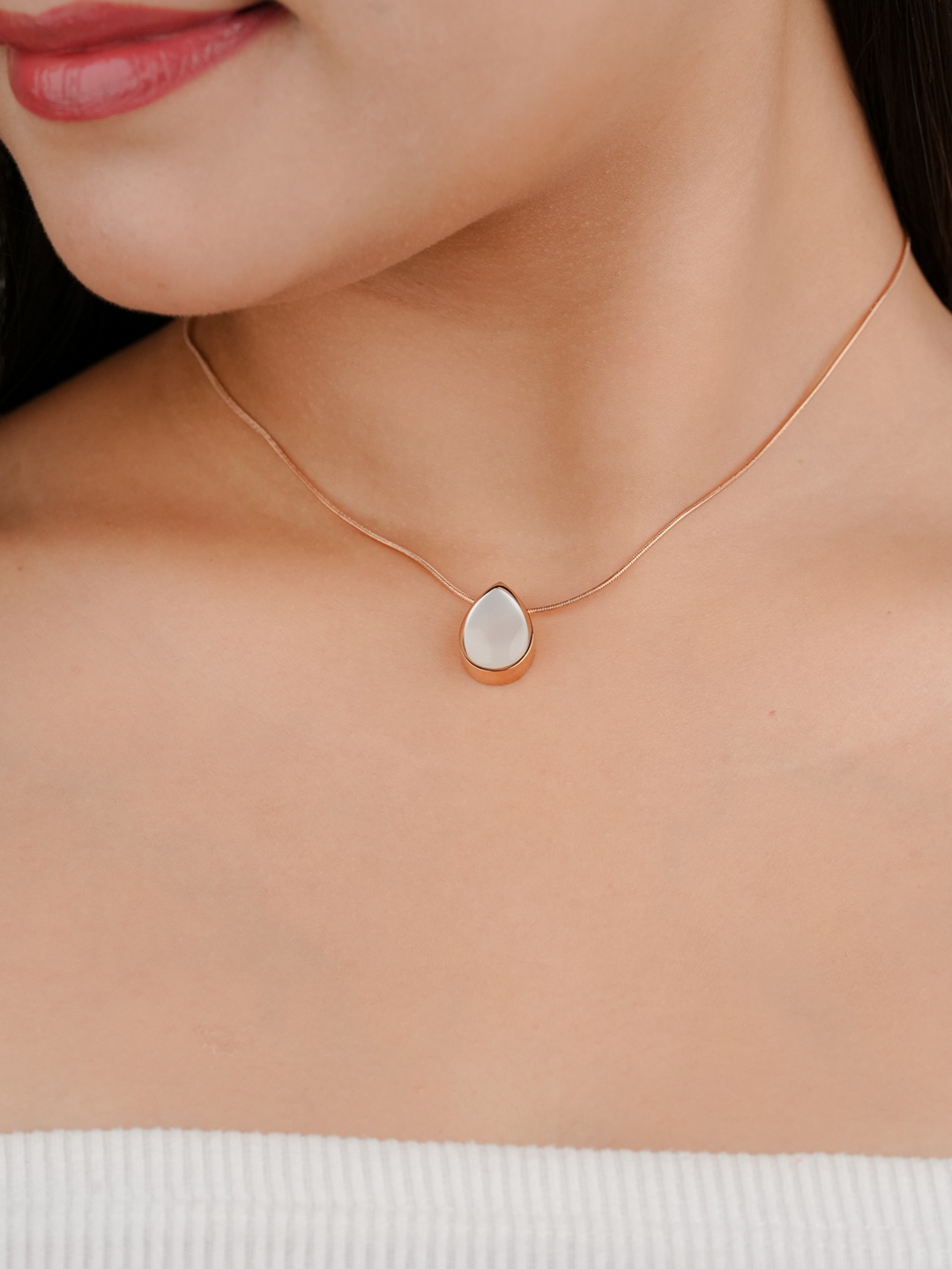 Zeraki Jewels Gold-Plated Artificial Stones Studded Teardrop Shaped Pendant With Chain
Zeraki Jewels Gold-Plated Artificial Stones Studded Teardrop Shaped Pendant With Chain