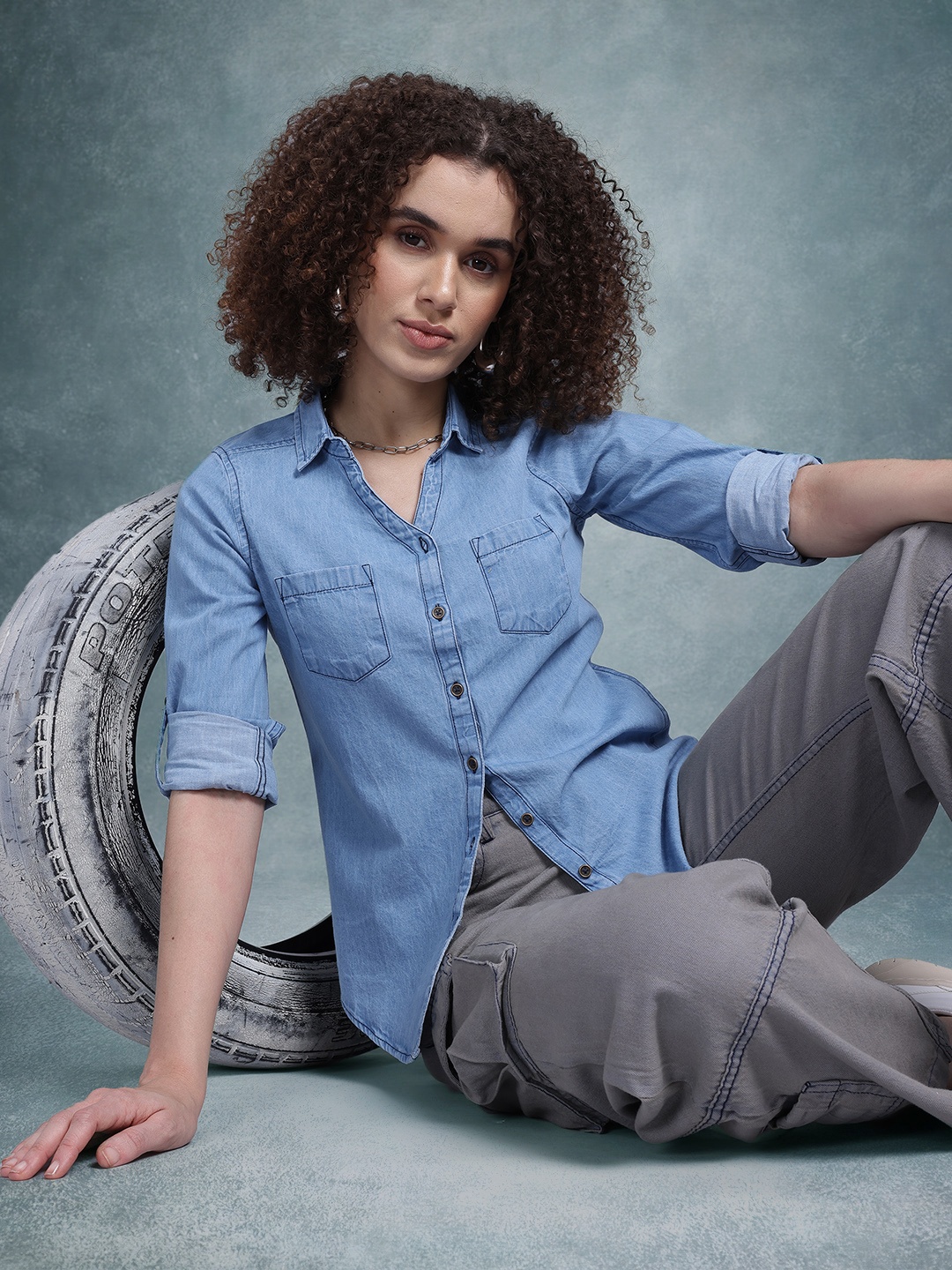 The Roadster Lifestyle Co. Faded Roll Up Sleeves Denim Pure Cotton Casual Shirt, Blue
The Roadster Lifestyle Co. Faded Roll Up Sleeves Denim Pure Cotton Casual Shirt, Blue