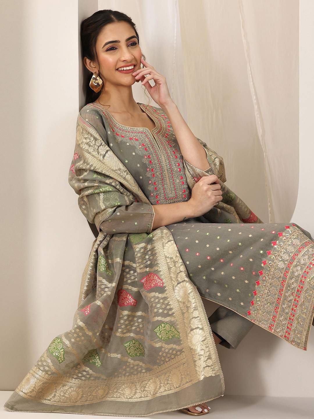 Libas Floral Woven Design Notch Neck Chanderi Silk Straight Kurta With Trouser & Dupatta, Grey
Libas Floral Woven Design Notch Neck Chanderi Silk Straight Kurta With Trouser & Dupatta, Grey