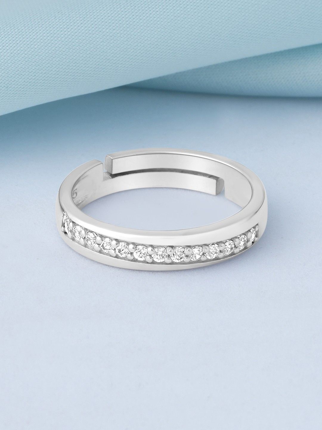 Zavya Men Minimal Rhodium Plated 925 Sterling Silver Cubic Zirconia Studded Ring
Zavya Men Minimal Rhodium Plated 925 Sterling Silver Cubic Zirconia Studded Ring