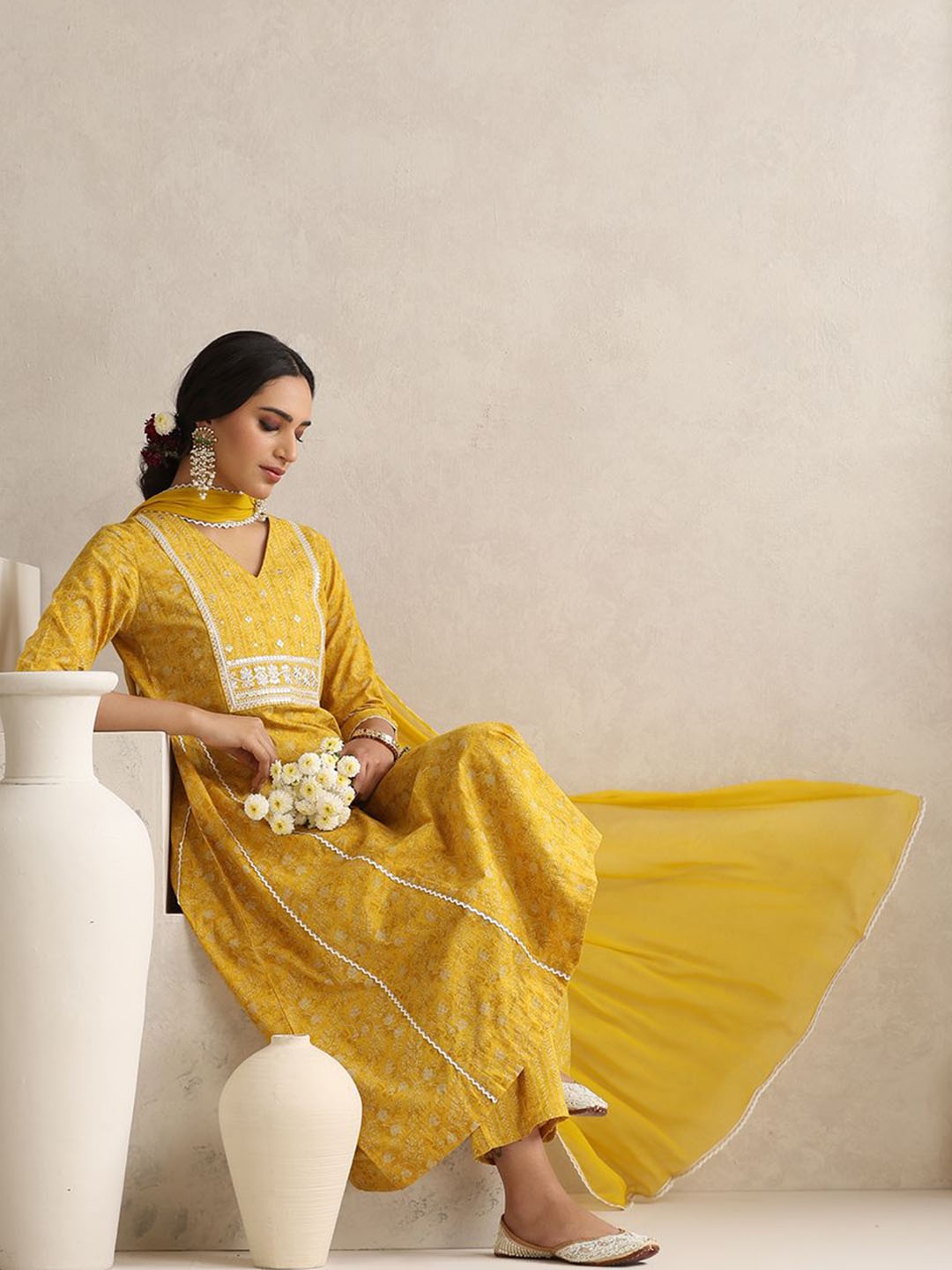 Khushal K Ethnic Motifs Printed Panelled A-Line Pure Cotton Kurta with Palazzos & Dupatta, Yellow
Khushal K Ethnic Motifs Printed Panelled A-Line Pure Cotton Kurta with Palazzos & Dupatta, Yellow