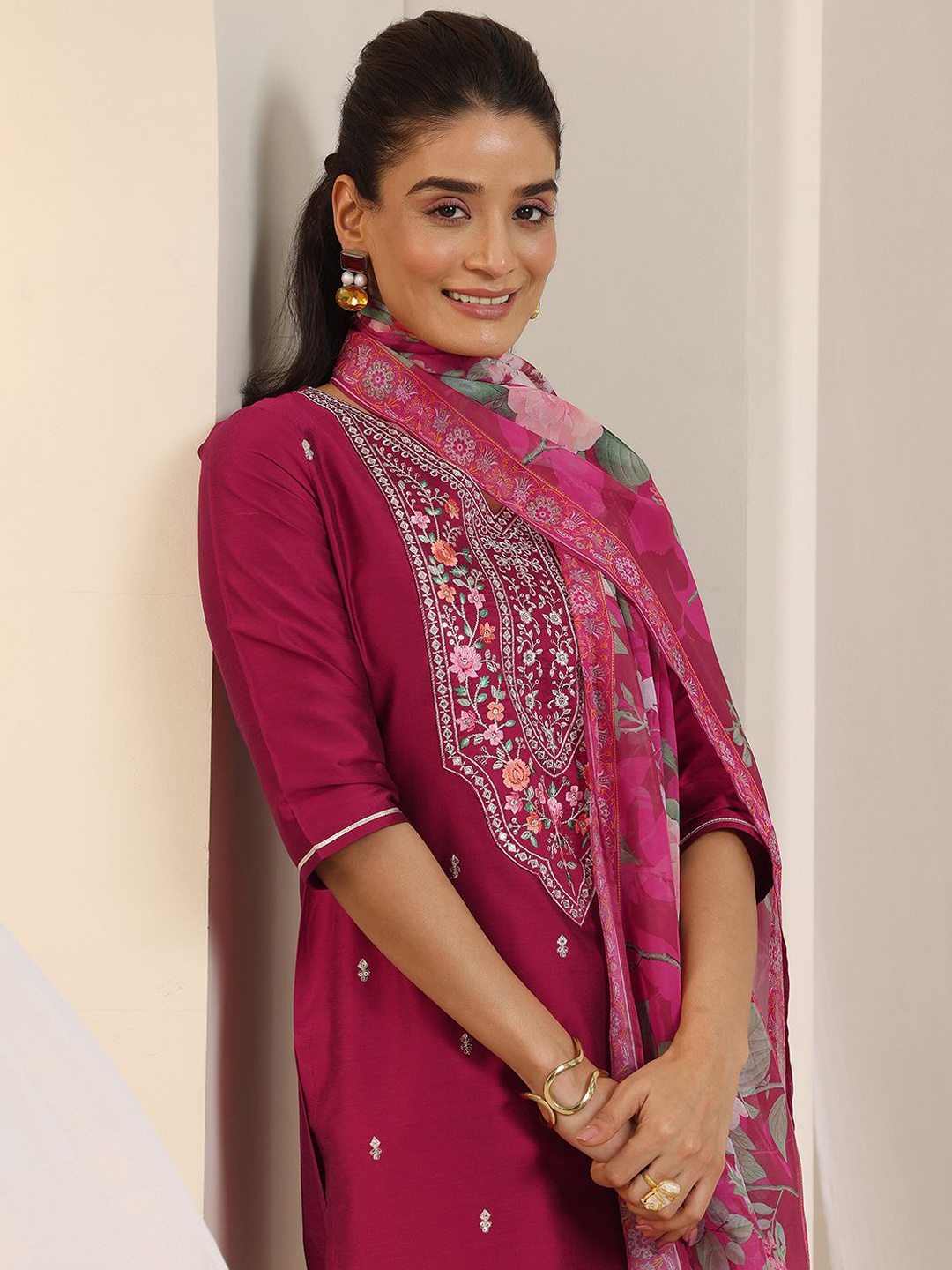 Libas Floral Embroidered Sequinned V-Neck Straight Kurta With Trousers And Dupatta, Pink
Libas Floral Embroidered Sequinned V-Neck Straight Kurta With Trousers And Dupatta, Pink