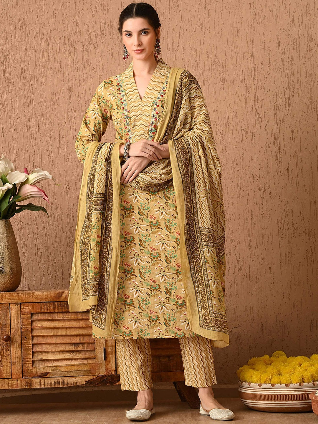 Anouk Women Floral Printed Regular Pure Cotton Kurta with Trousers & With Dupatta, Mustard
Anouk Women Floral Printed Regular Pure Cotton Kurta with Trousers & With Dupatta, Mustard