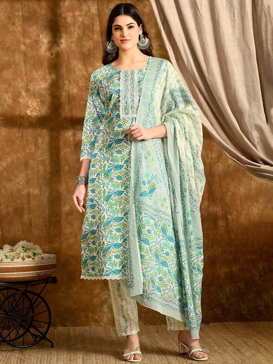 Anouk Women Floral Printed Regular Pure Cotton Kurta with Trousers & With Dupatta, Green
Anouk Women Floral Printed Regular Pure Cotton Kurta with Trousers & With Dupatta, Green