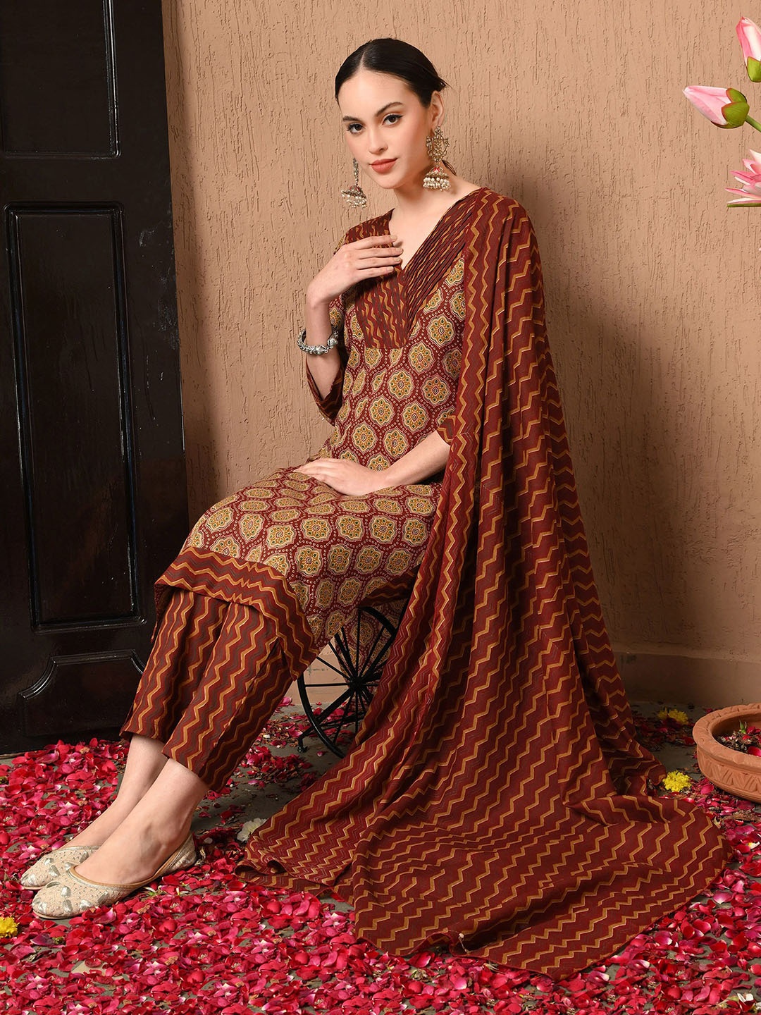 Anouk Women Floral Printed Regular Pure Cotton Kurta with Trousers & With Dupatta, Maroon
Anouk Women Floral Printed Regular Pure Cotton Kurta with Trousers & With Dupatta, Maroon