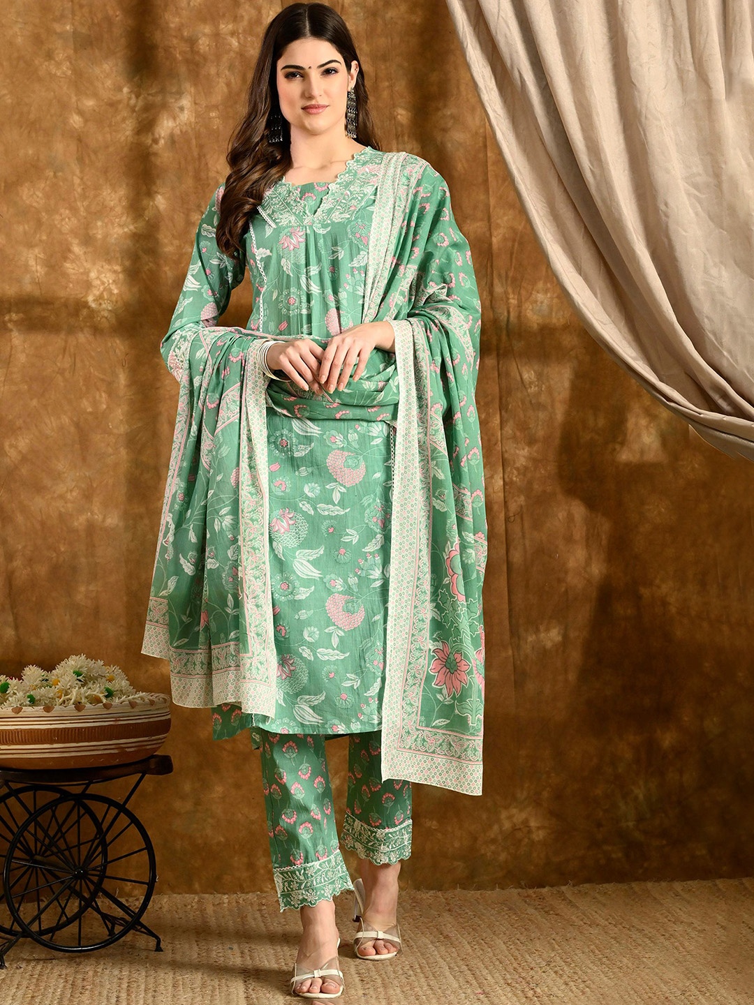 Anouk Women Floral Printed Regular Pure Cotton Kurta with Trousers & With Dupatta, Green
Anouk Women Floral Printed Regular Pure Cotton Kurta with Trousers & With Dupatta, Green