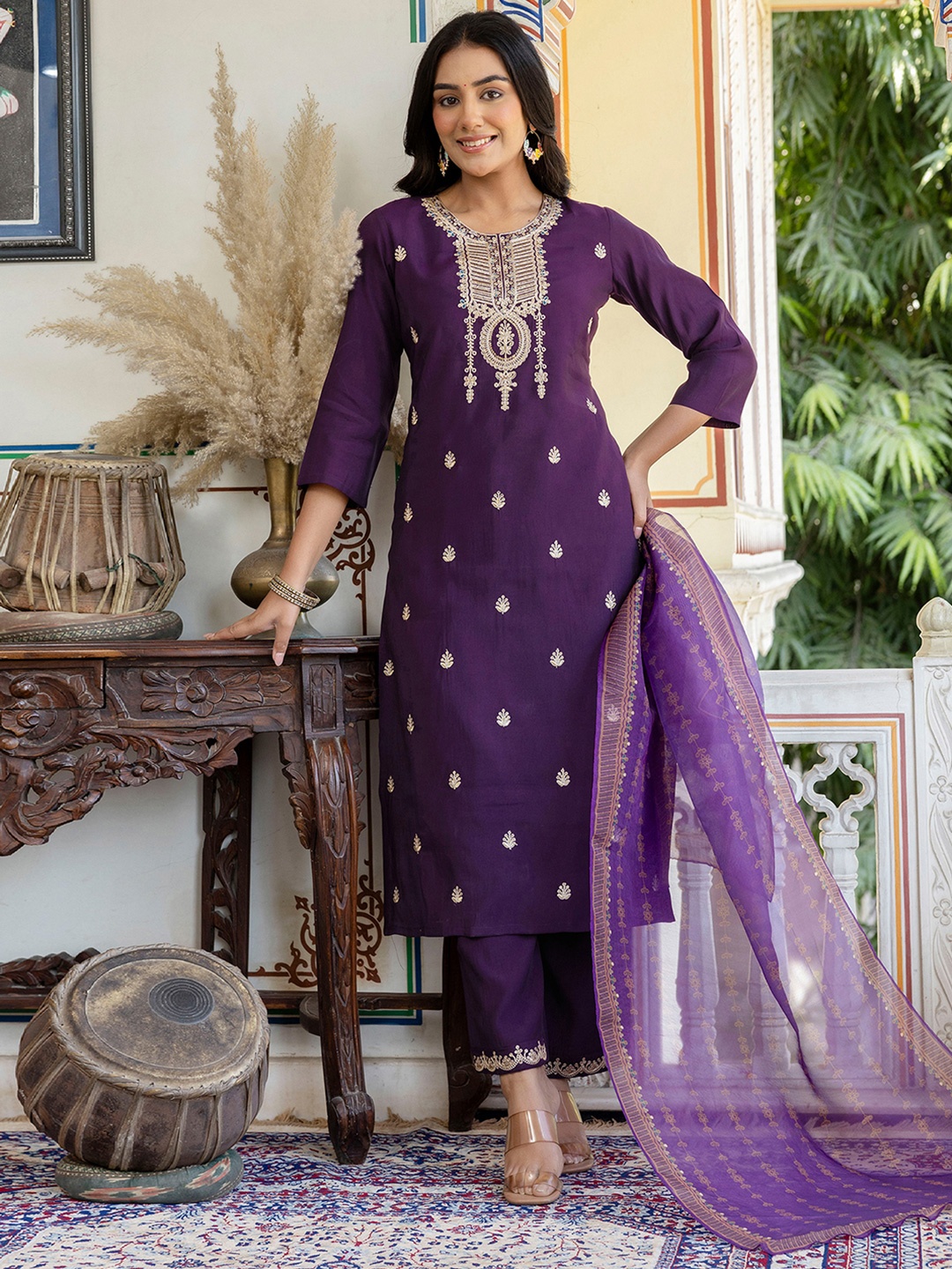 KALINI Women Floral Embroidered Regular Pure Silk Kurta with Trousers & With Dupatta, Purple
KALINI Women Floral Embroidered Regular Pure Silk Kurta with Trousers & With Dupatta, Purple