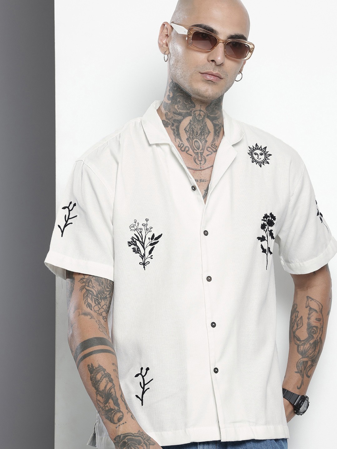 The Indian Garage Co Pure Cotton Floral Embroidered Drop-Shoulder Relaxed Casual Shirt, White
The Indian Garage Co Pure Cotton Floral Embroidered Drop-Shoulder Relaxed Casual Shirt, White