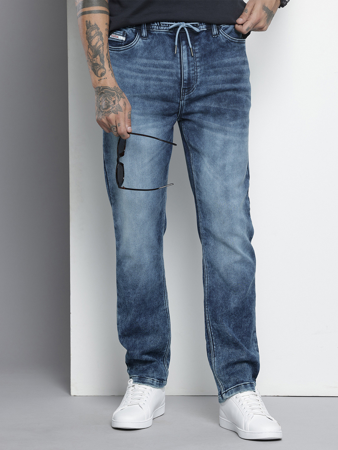 The Indian Garage Co Men Heavy Fade Stretchable Jeans, Blue
The Indian Garage Co Men Heavy Fade Stretchable Jeans, Blue