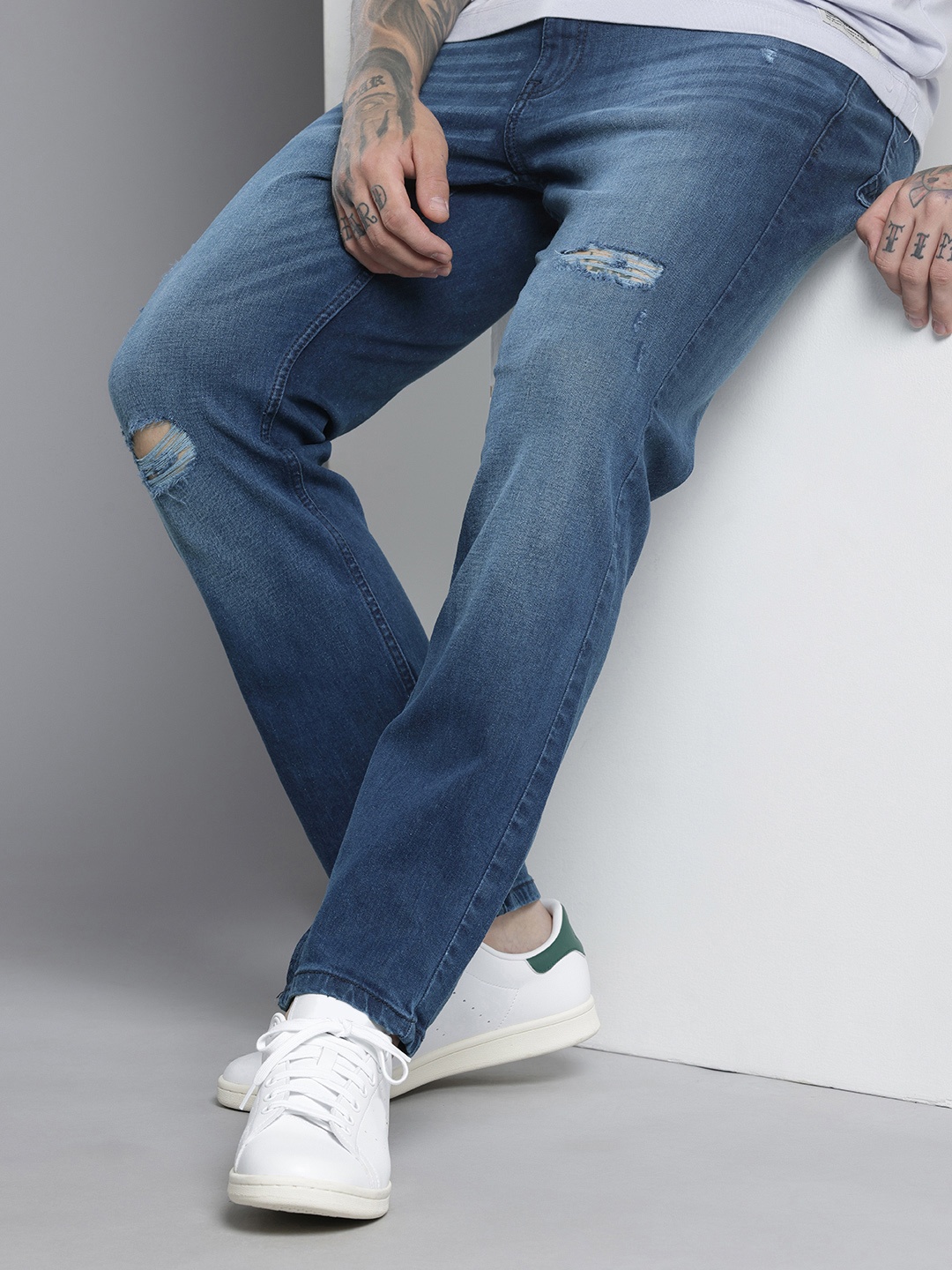 The Indian Garage Co Men Slim Fit Mildly Distressed Light Fade Stretchable Jeans, Blue
The Indian Garage Co Men Slim Fit Mildly Distressed Light Fade Stretchable Jeans, Blue