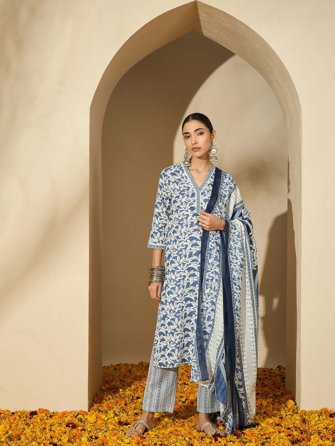 BANDIA Women Floral Printed Regular Sequinned Kurta with Trousers & With Dupatta, Blue
BANDIA Women Floral Printed Regular Sequinned Kurta with Trousers & With Dupatta, Blue