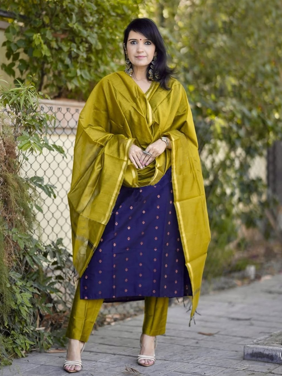 GoSriKi Women Ethnic Motifs Printed Regular Kurta with Trousers & With Dupatta, Blue
GoSriKi Women Ethnic Motifs Printed Regular Kurta with Trousers & With Dupatta, Blue