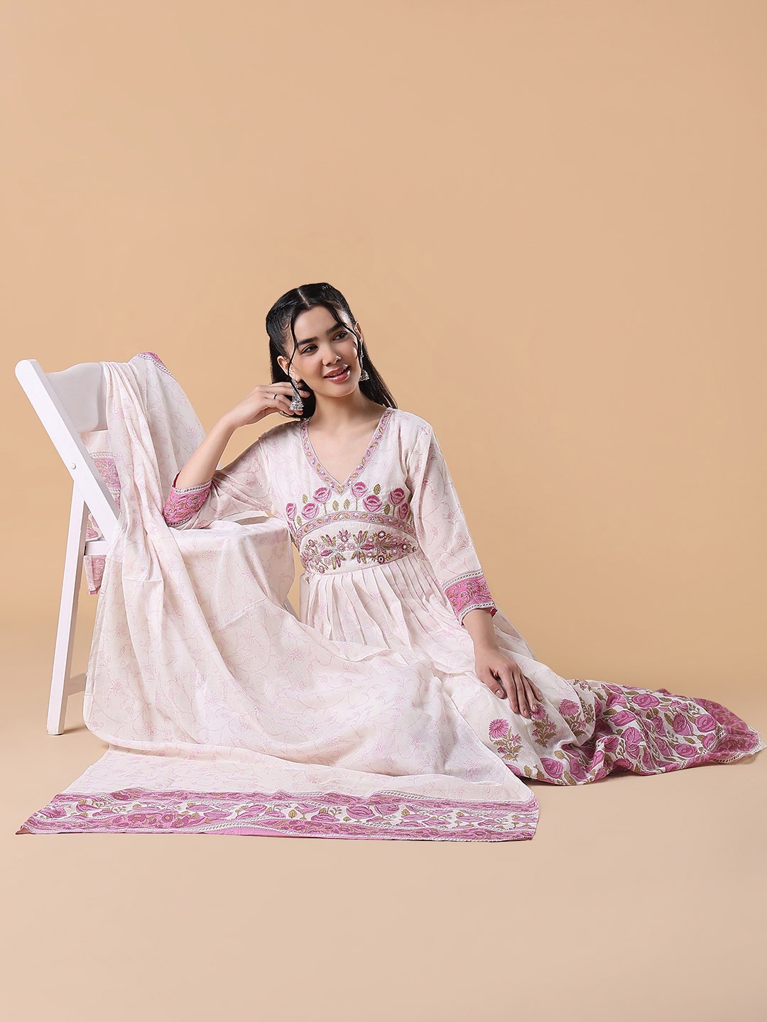 SHOWOFF Floral Printed Thread Work V-Neck Anarkali Kurta With Dupatta, Off white
SHOWOFF Floral Printed Thread Work V-Neck Anarkali Kurta With Dupatta, Off white