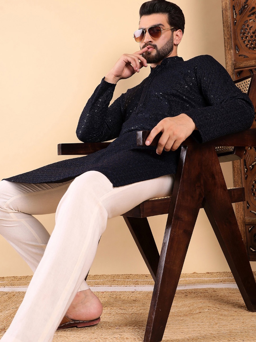 House of Pataudi Floral Embroidered Mandarin Collar Sequinned Straight Kurta, Navy blue
House of Pataudi Floral Embroidered Mandarin Collar Sequinned Straight Kurta, Navy blue