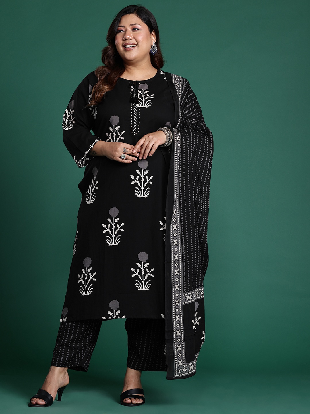 Indo Era Plus Size Floral Printed Sequinned Pure Cotton Kurta with Trousers & With Dupatta, Black
Indo Era Plus Size Floral Printed Sequinned Pure Cotton Kurta with Trousers & With Dupatta, Black