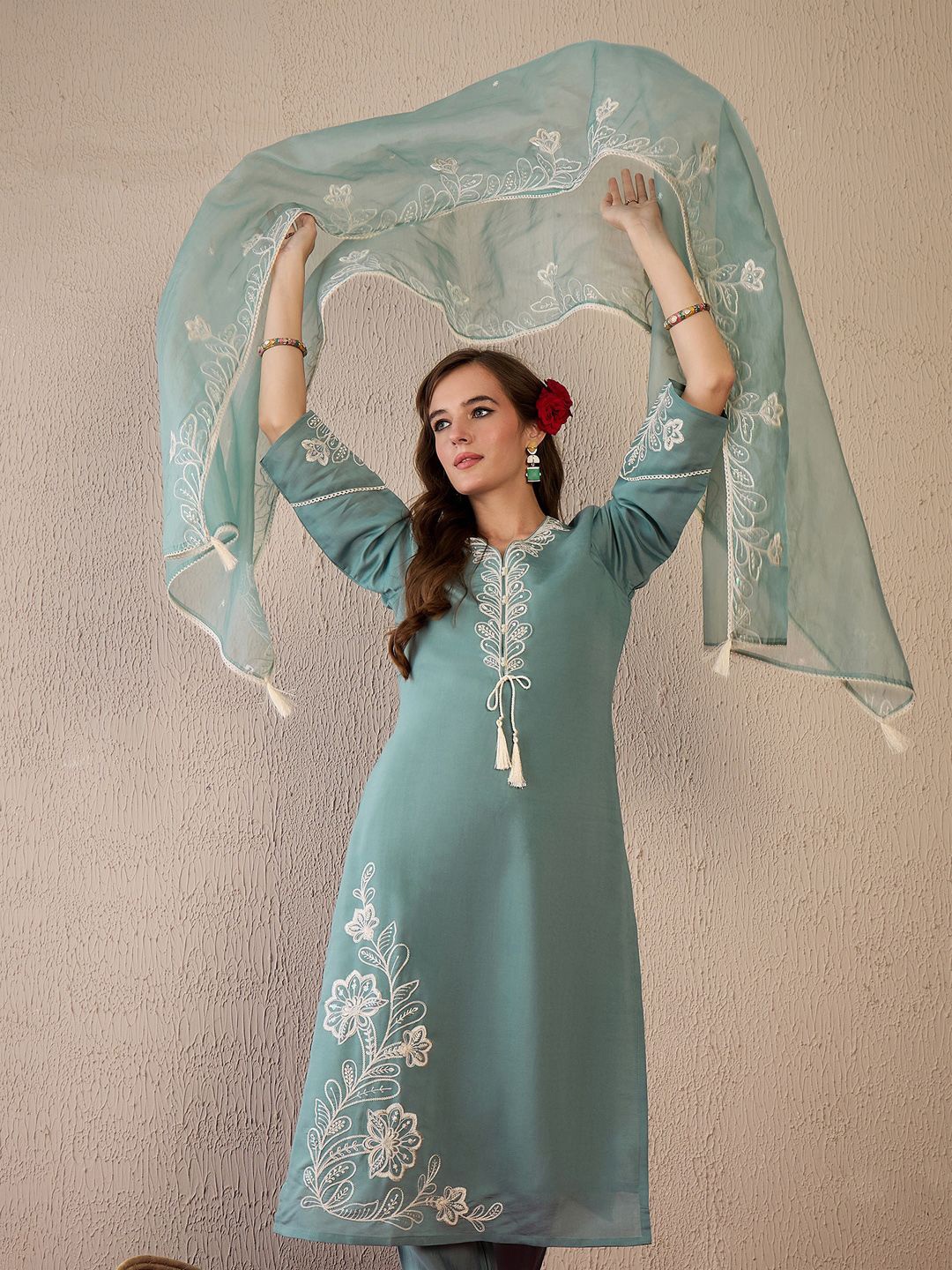 Indo Era Women Floral Embroidered Regular Thread Work Kurta with Trousers & With Dupatta, Green
Indo Era Women Floral Embroidered Regular Thread Work Kurta with Trousers & With Dupatta, Green