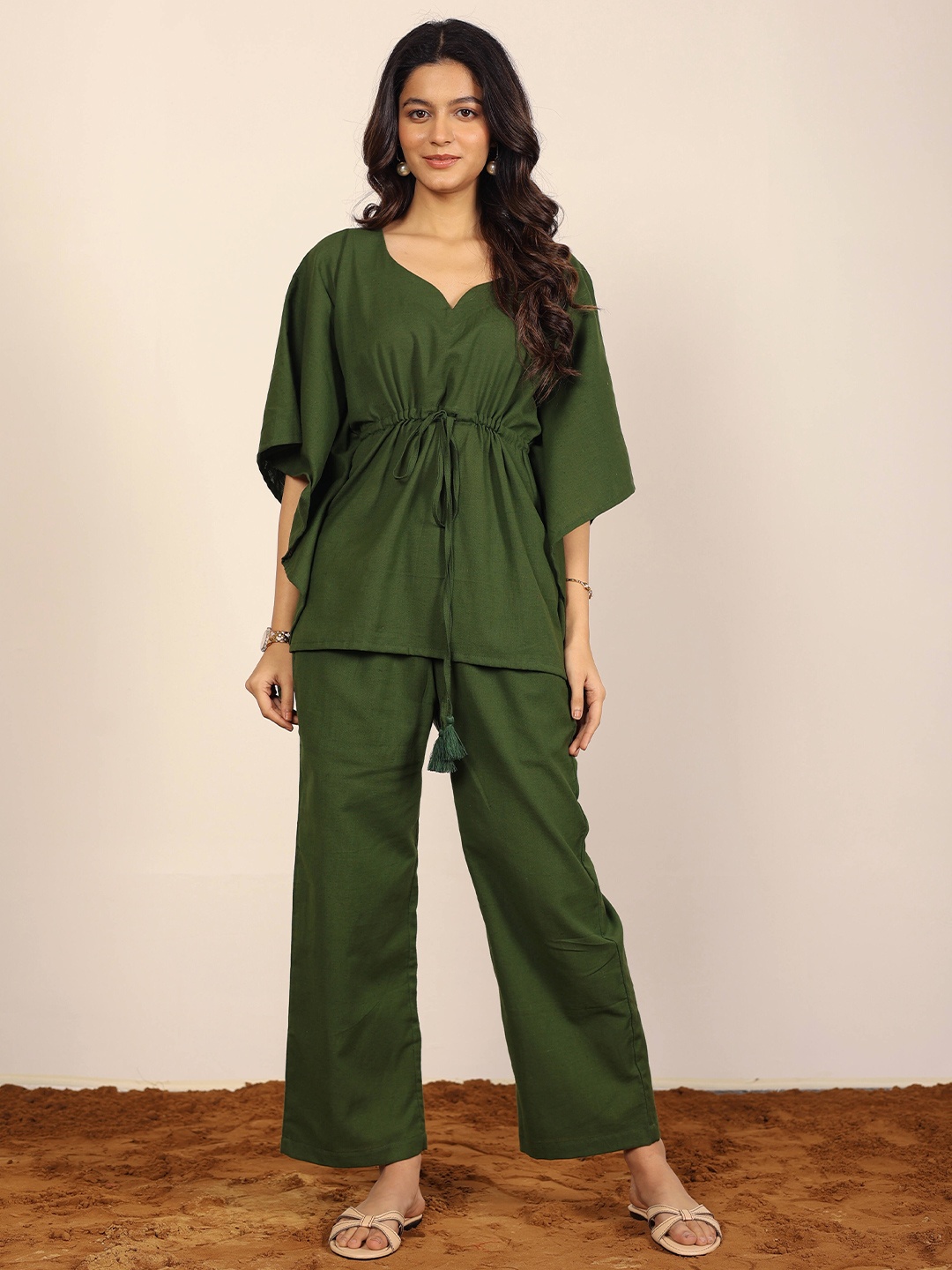 KAORI BY SHREYA AGARWAL Pure Cotton Sweet Heart Neck Top With Trousers Co-Ords, Green
KAORI BY SHREYA AGARWAL Pure Cotton Sweet Heart Neck Top With Trousers Co-Ords, Green