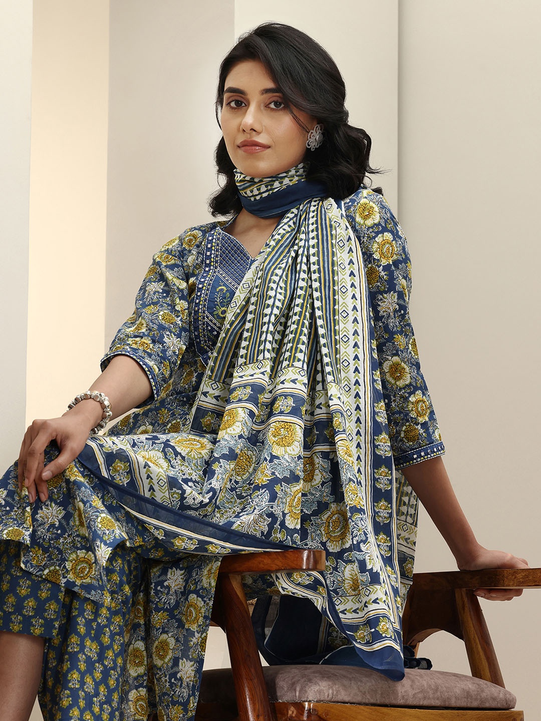 Libas Women Floral Printed Regular Mirror Work Kurta with Trousers & With Dupatta, Blue
Libas Women Floral Printed Regular Mirror Work Kurta with Trousers & With Dupatta, Blue