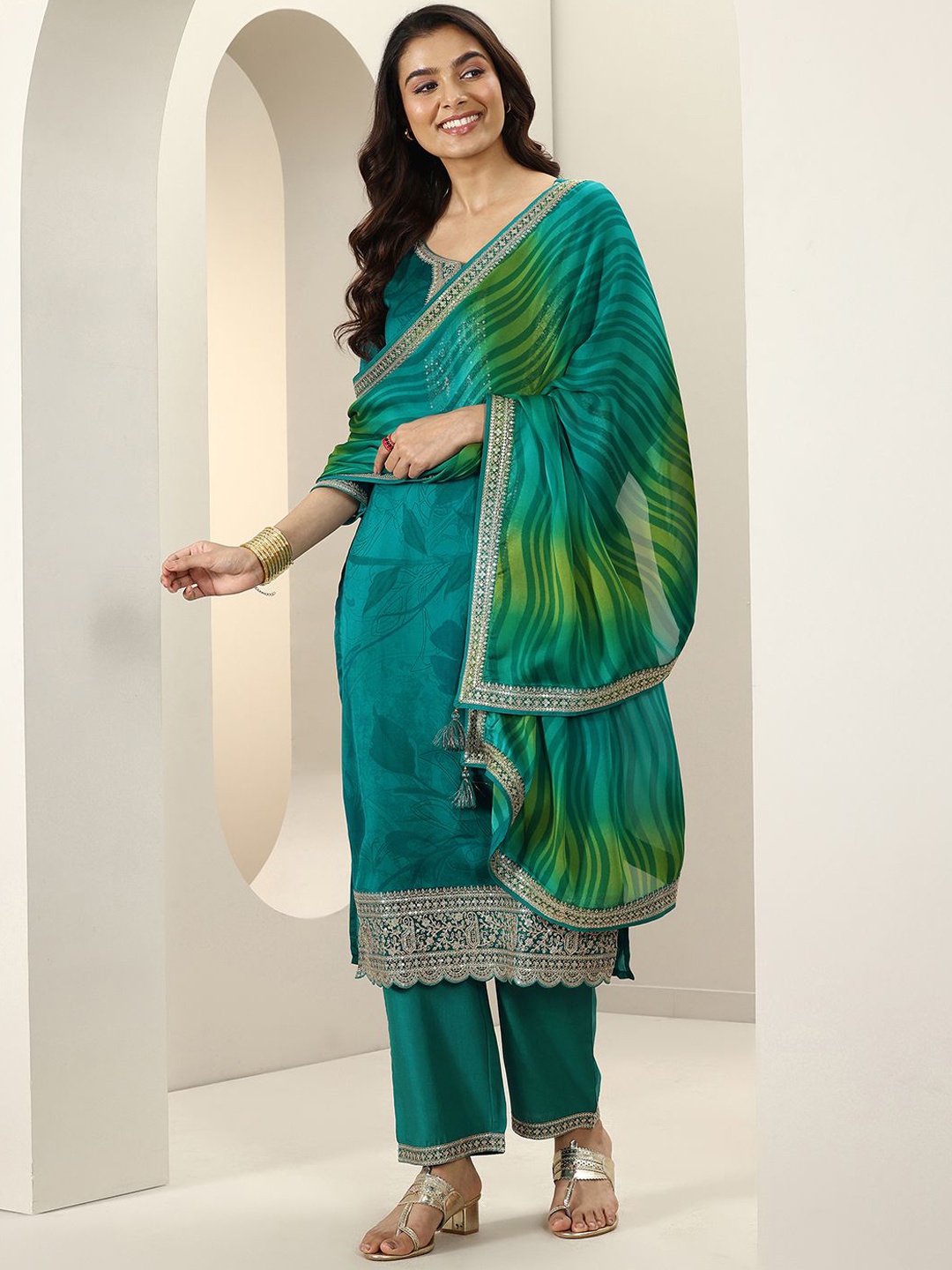 Libas Women Floral Embroidered Regular Silk Chiffon Kurta with Trousers & With Dupatta, Green
Libas Women Floral Embroidered Regular Silk Chiffon Kurta with Trousers & With Dupatta, Green