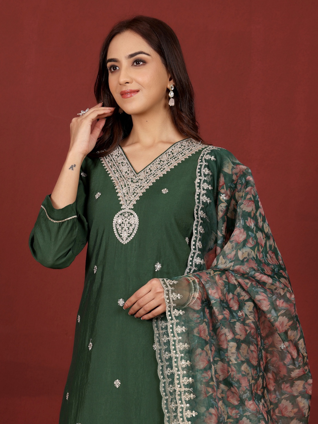 Varanga Ethnic Motifs Embroidered Notch Neck Zari Straight Kurta With Trousers & Dupatta, Green
Varanga Ethnic Motifs Embroidered Notch Neck Zari Straight Kurta With Trousers & Dupatta, Green
