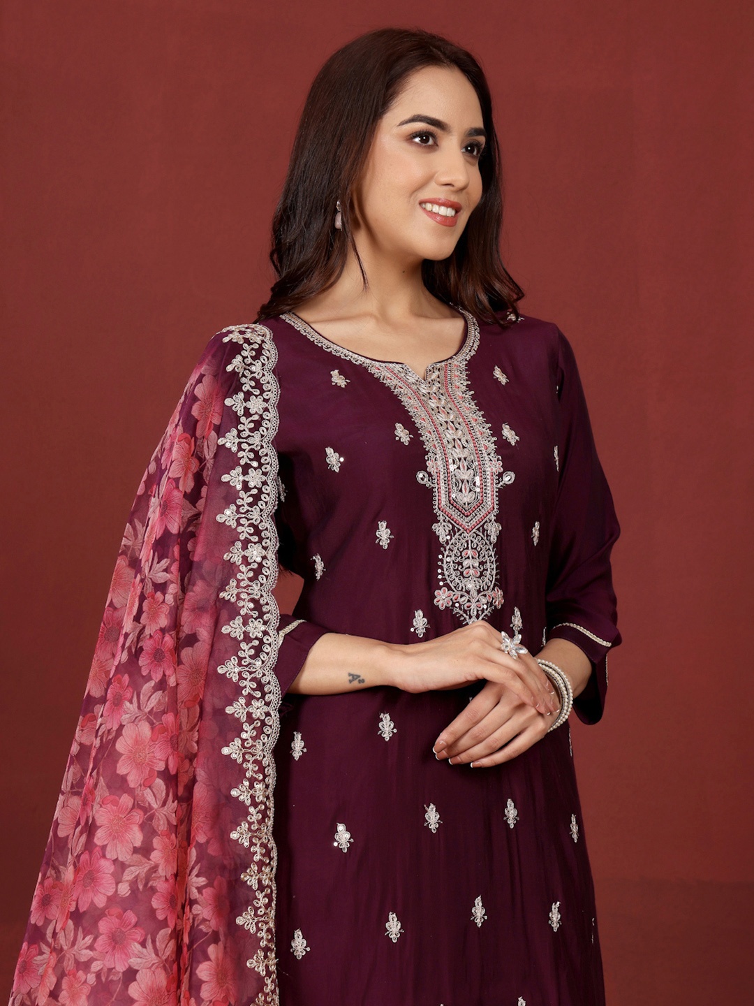 Varanga Ethnic Motifs Embroidered Notch Neck Zari Straight Kurta With Trousers & Dupatta, Purple
Varanga Ethnic Motifs Embroidered Notch Neck Zari Straight Kurta With Trousers & Dupatta, Purple
