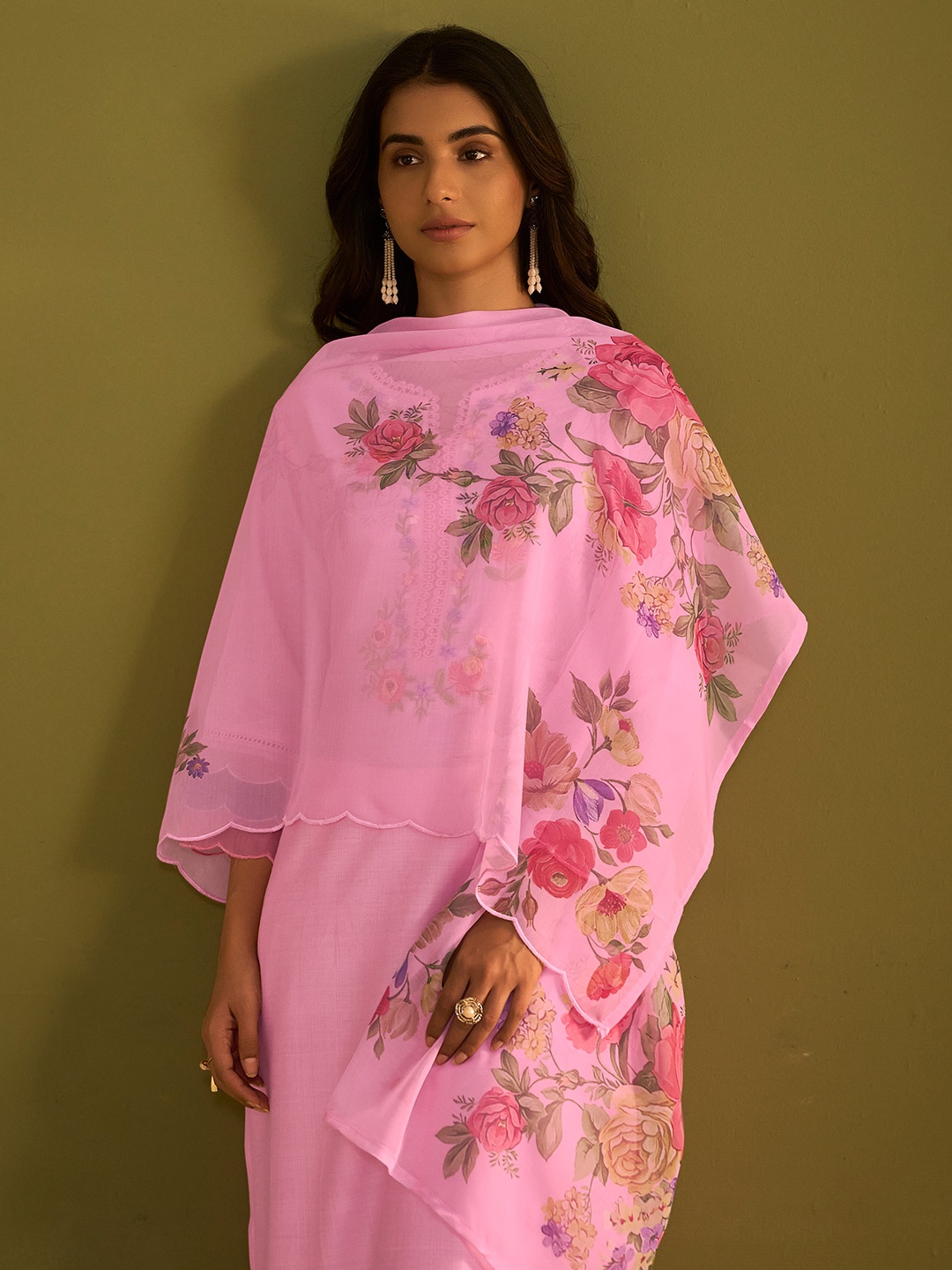 Indo Era Women Floral Embroidered Regular Thread Work Kurta with Trousers & With Dupatta, Pink
Indo Era Women Floral Embroidered Regular Thread Work Kurta with Trousers & With Dupatta, Pink