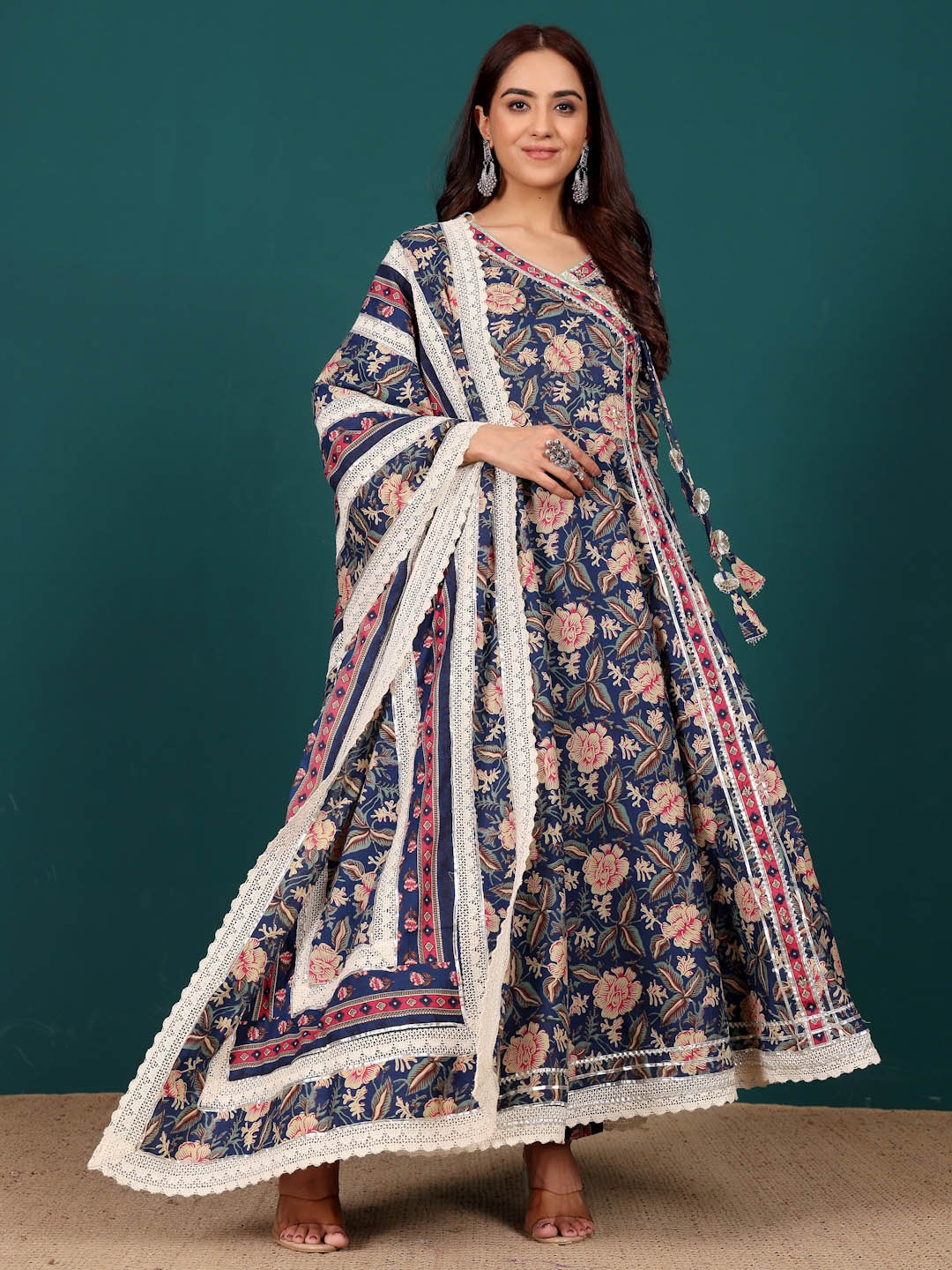 Varanga Women Ethnic Motifs Printed Regular Thread Work Pure Cotton Kurta with Trousers & With Dupatta, Blue
Varanga Women Ethnic Motifs Printed Regular Thread Work Pure Cotton Kurta with Trousers & With Dupatta, Blue