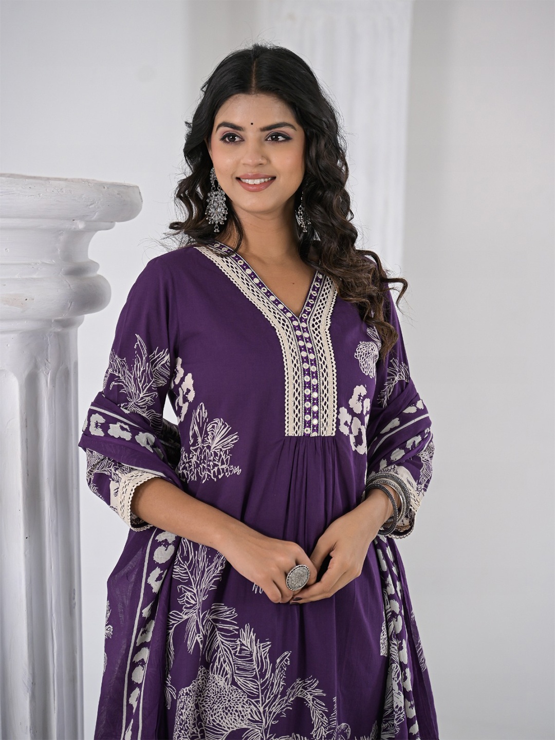 Varanga Women Printed Regular Thread Work Pure Cotton Kurta with Trousers & With Dupatta, Purple
Varanga Women Printed Regular Thread Work Pure Cotton Kurta with Trousers & With Dupatta, Purple