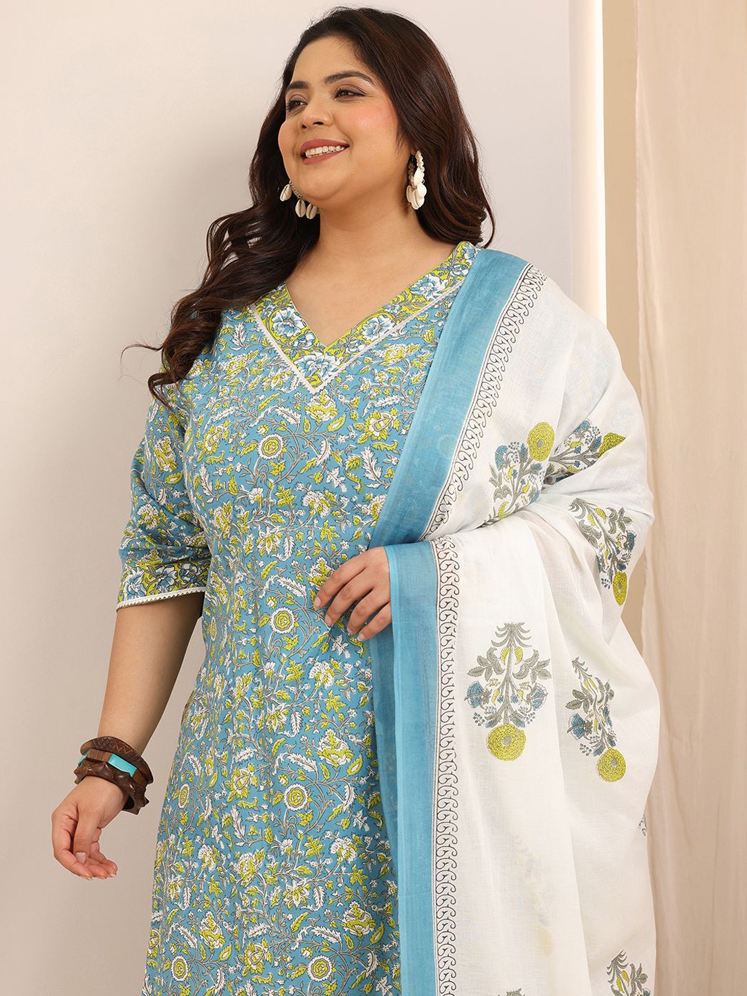 EXTRA LOVE BY LIBAS Plus Size Women floral Printed Regular Gotta Patti Kurta Set, Teal
EXTRA LOVE BY LIBAS Plus Size Women floral Printed Regular Gotta Patti Kurta Set, Teal