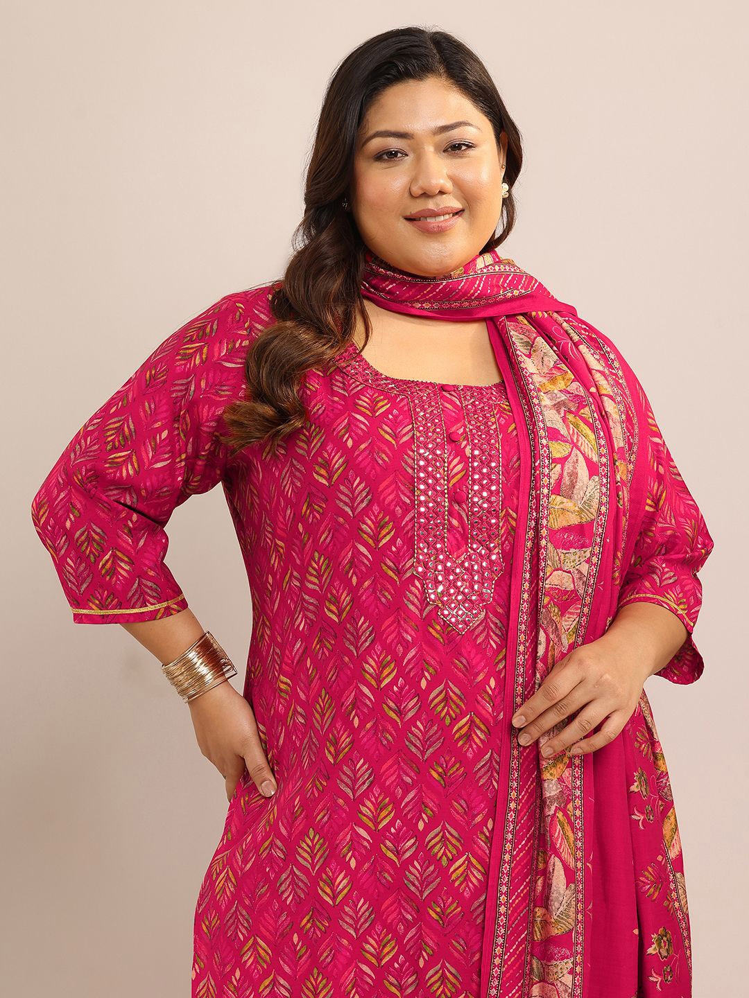 EXTRA LOVE BY LIBAS Plus Size Women Floral Printed Mirror Work Kurta Set & Dupatta, Pink
EXTRA LOVE BY LIBAS Plus Size Women Floral Printed Mirror Work Kurta Set & Dupatta, Pink