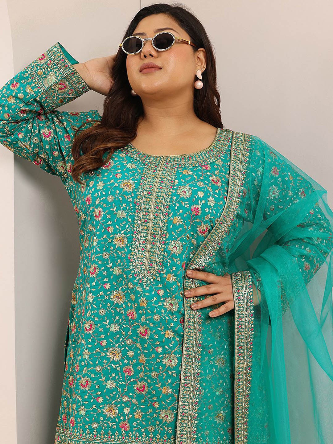 EXTRA LOVE BY LIBAS Plus Size Women Floral Embroidered Regular Sequinned Kurti Set, Green
EXTRA LOVE BY LIBAS Plus Size Women Floral Embroidered Regular Sequinned Kurti Set, Green
