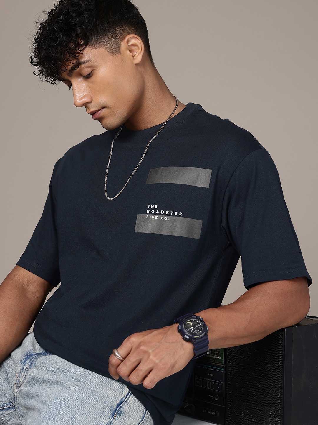 The Roadster Lifestyle Co. Printed Drop-Shoulder Sleeves Relaxed Fit Pure Cotton T-shirt, Navy blue
The Roadster Lifestyle Co. Printed Drop-Shoulder Sleeves Relaxed Fit Pure Cotton T-shirt, Navy blue