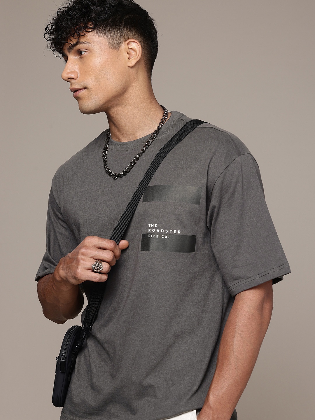 The Roadster Lifestyle Co. Printed Drop-Shoulder Sleeves Relaxed Fit Pure Cotton T-shirt, Grey
The Roadster Lifestyle Co. Printed Drop-Shoulder Sleeves Relaxed Fit Pure Cotton T-shirt, Grey