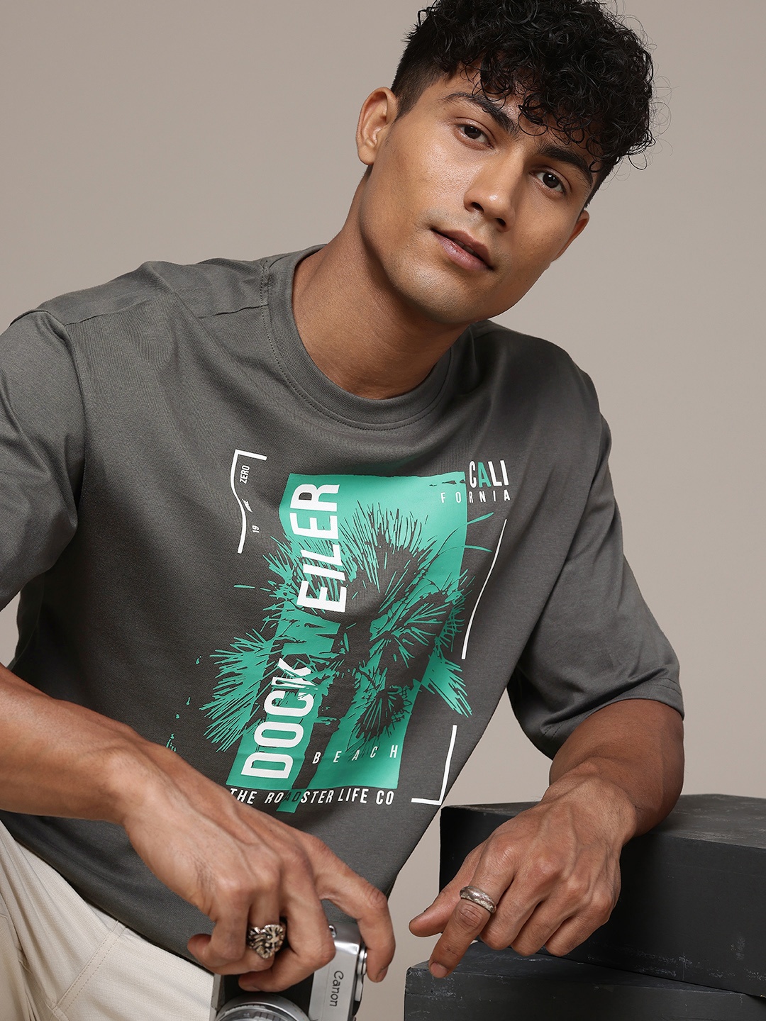 The Roadster Lifestyle Co. Printed Drop-Shoulder Sleeves Relaxed Fit Pure Cotton T-shirt, Grey
The Roadster Lifestyle Co. Printed Drop-Shoulder Sleeves Relaxed Fit Pure Cotton T-shirt, Grey