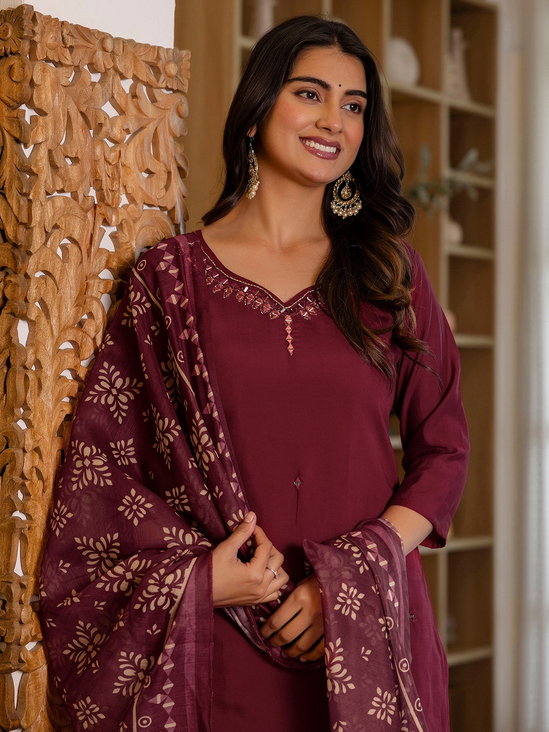 SKYLEE Geometric Yoke Design V-Neck Mirror Work Straight Kurta With Trousers & Dupatta, Maroon
SKYLEE Geometric Yoke Design V-Neck Mirror Work Straight Kurta With Trousers & Dupatta, Maroon