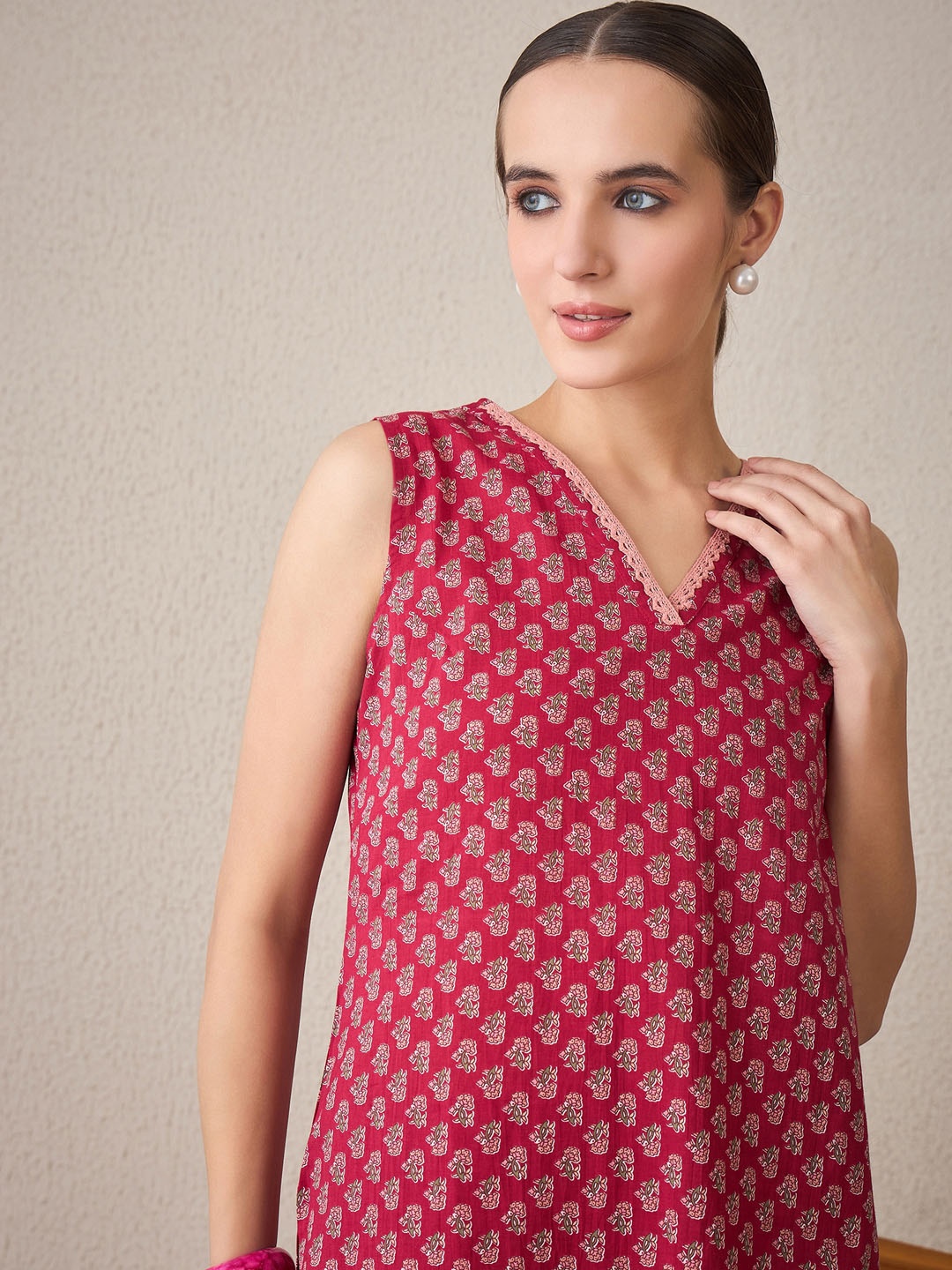 Indo Era Floral Printed Pure Cotton Sleeveless V-Neck Straight Kurta With Trousers, Maroon
Indo Era Floral Printed Pure Cotton Sleeveless V-Neck Straight Kurta With Trousers, Maroon